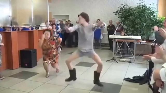 Приколы со всего мира. Вот так отмечают русские корпаративы смотреть онлайн