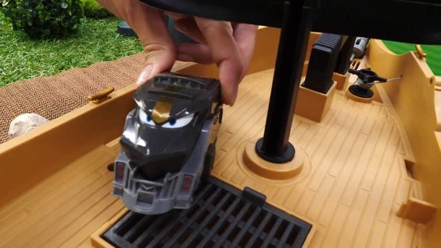 Видео для малышей. Машины сказки про игрушки из мультиков Роботы поезда и карту сокровищ! смотреть онлайн