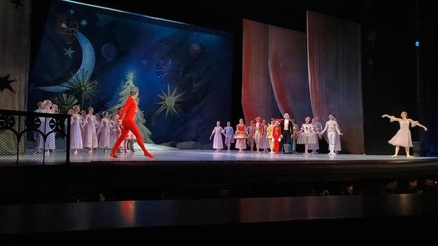 Поклоны после балета П.И.Чайковского "Щелкунчик" 13.02.24 смотреть онлайн