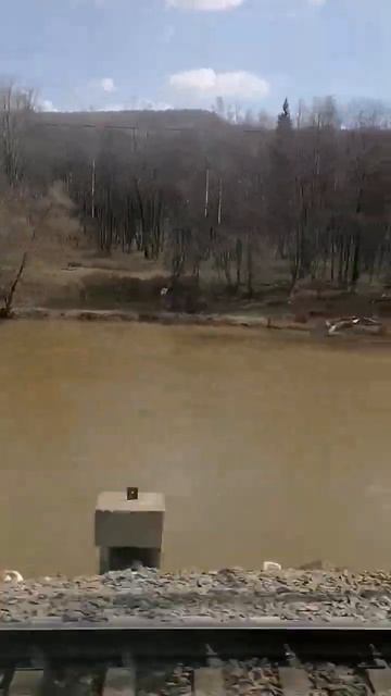 Еду в Центр Кассиопея проезжаю Уральские горы и реку Урал глаз не оторвать от красоты Урала