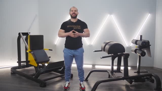 BRONZE GYM BR1018 Скамья для ягодиц и бедер и BRONZE GYM PL1706 Голень машина