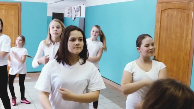 Спортивный флеш-моб в Кузнецовской школе смотреть онлайн