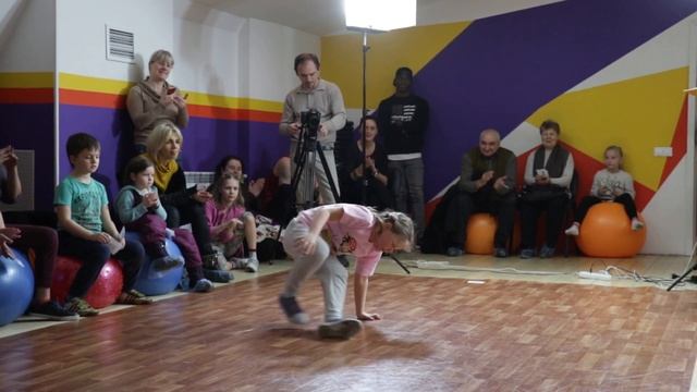 Баттл по Break Dance в студии танца «Элис». Часть 3 смотреть онлайн