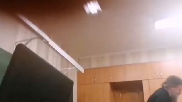 ОТЕЦ ИОАНН СКАЧЕТ НА НОГАХ