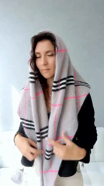 вязаная косынка Burberry из пуха норки #вязаниехобби #косынкаспицами #косынка #бактусспицами