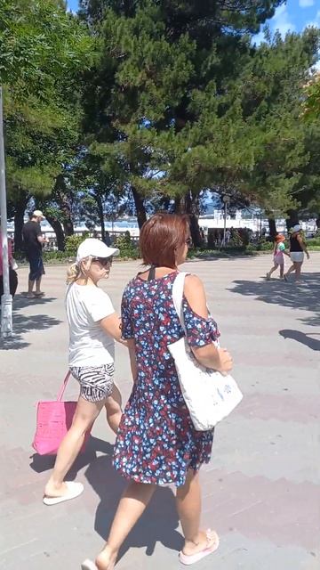 ГЕЛЕНДЖИК 😍ФОНТАН ЗАСТЫВШИЙ МИГ 🌞👍#геленджик #черноеморе #прогулкапогороду смотреть онлайн