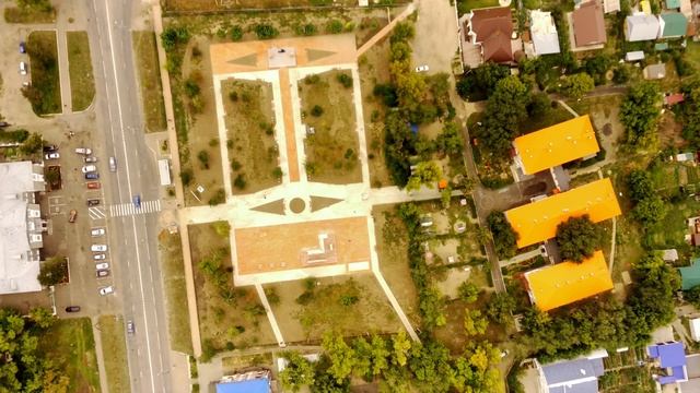 Город Рубцовск, Комсомольский сквер. Съемка с дрона смотреть онлайн