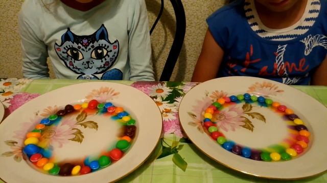 РАДУГА-ЧЕЛЛЕНДЖ Скиттлс против Эм энд Эмс Rainbow challenge Skittles vs. M&M’s смотреть онлайн