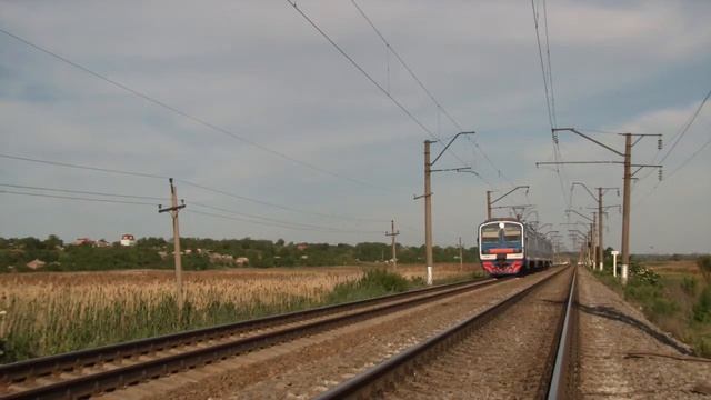 Электропоезд ЭД9М-0200 смотреть онлайн