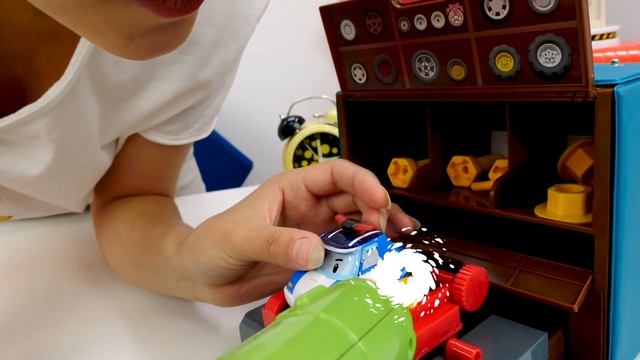 Машинки Вспыш, Тобот и тачка Маквин устроили гонки. Видео для детей про машинки смотреть онлайн