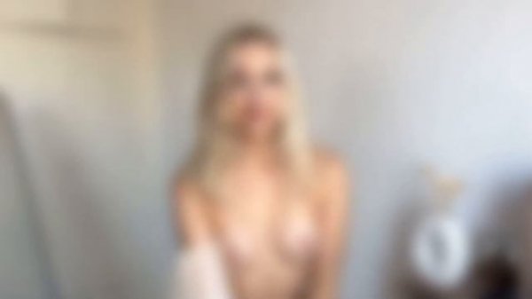 Красотка полностью разделась на камеру | Transparent D