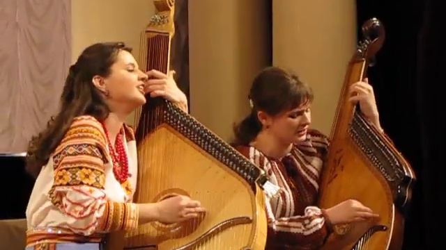 "Місяць на небі".Дует бандуристок смотреть онлайн