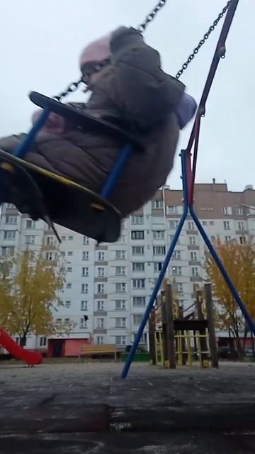 Я очень больно упала и ещё потом качели по голове удар? смотреть онлайн