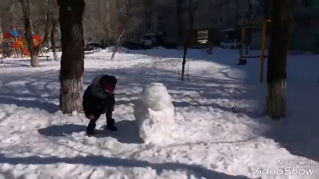 Vlog гуляю с подругой. Марьяшу чуть неприбили снежком.