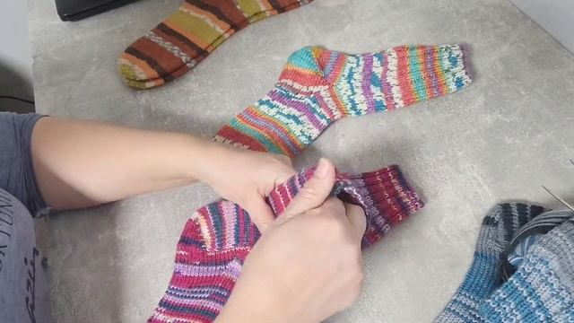 🧶🧶🧶Моя вязальная неделя,5 пар вязанных носков. Вязо смотреть онлайн