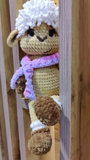 Барашек связан из плюшевой пряжи, стоимость 1200руб, возможен повтор в другом цвете. смотреть онлайн