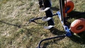 как и чем бурить лунки в земле для столбов забора и фун