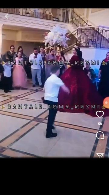 мальчик танцует лизгинку🖒🖒 смотреть онлайн