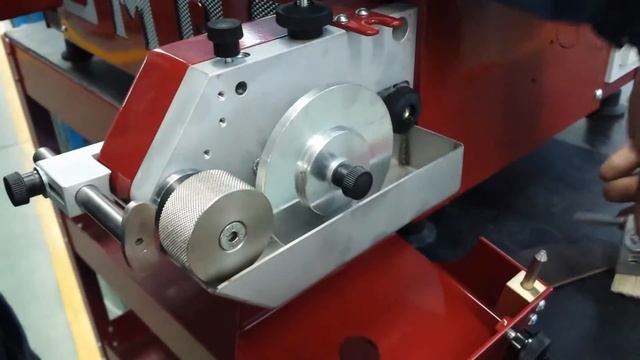 OMAC 320 Машина для крашения края кожи смотреть онлайн