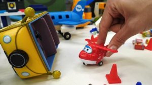 Сказки Маши - Игрушки из мультика Супер крылья - Шторм в аэропорту