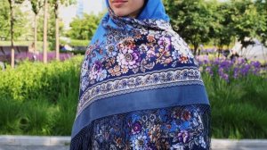 Платок из уплотненной шерстяной ткани с шелковой бахромой "Возьмёмся за руки, друзья" вид 13 148х14