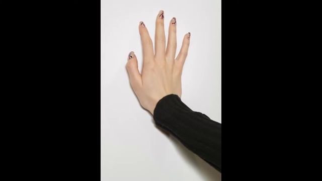 Модный маникюр сезона 12 графичных узоров и символов смотреть онлайн