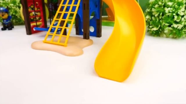Собираем детскую площадку. Видео с игрушками из мультфильмов Автобус Тайо, Робокар Поли смотреть онлайн