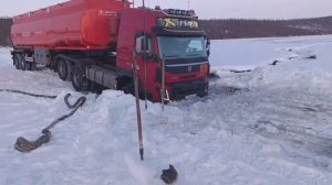 ФУРА ЧЕРЕЗ БРОД! ЯКУТИЯ!