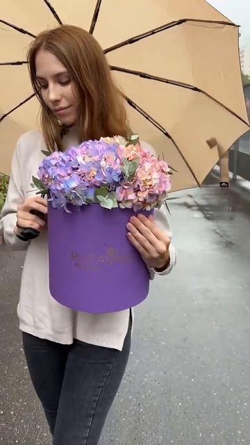 3 радужные гортензии с эвкалиптом в коробке #цветымоск