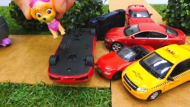 Видео для детей - Щенячий патруль игрушки и авария машинок смотреть онлайн