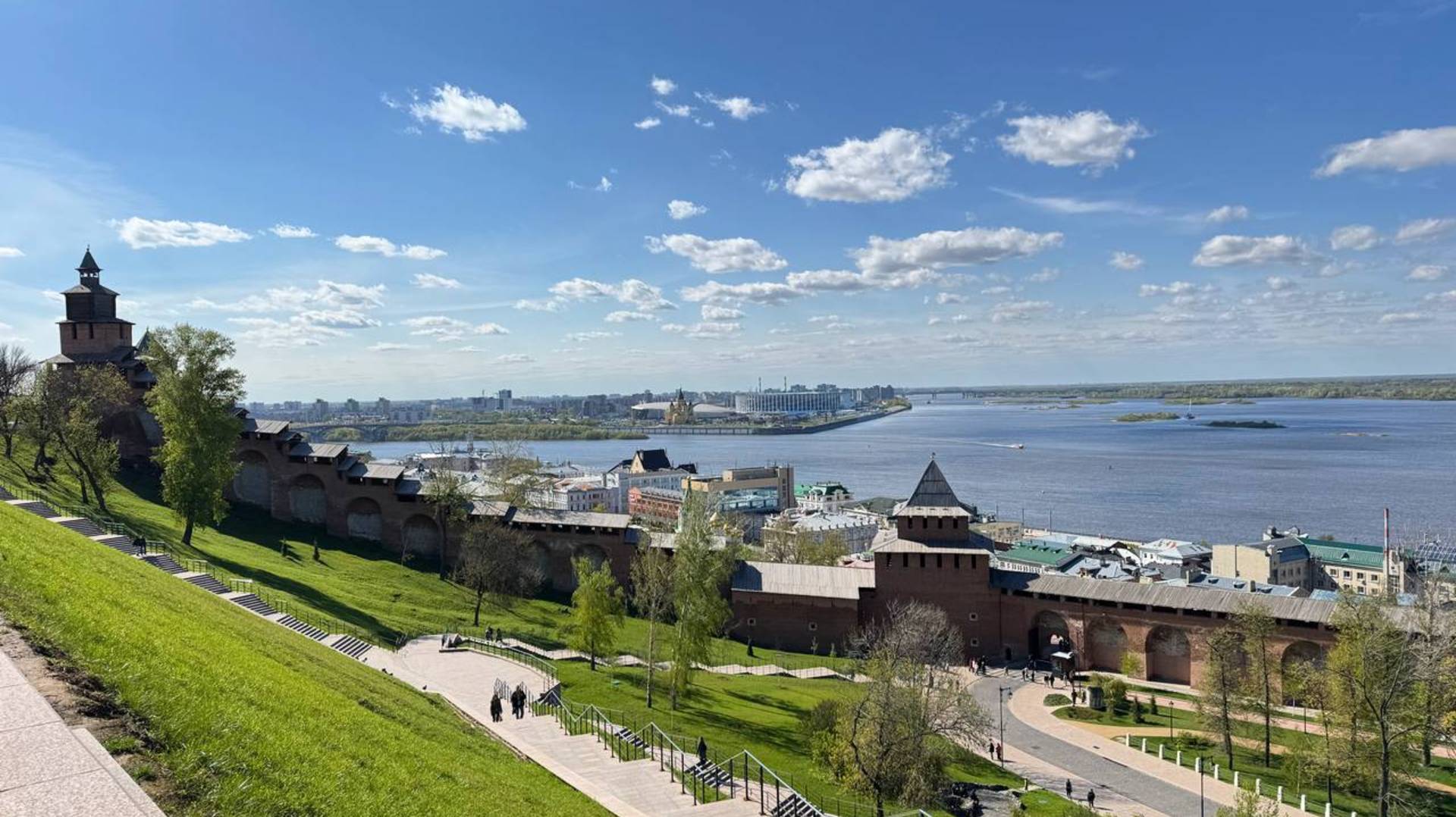 НИЖНИЙ НОВГОРОД: прогулки по городу, вкусная еда и авиашоу на День Победы! | VLOG