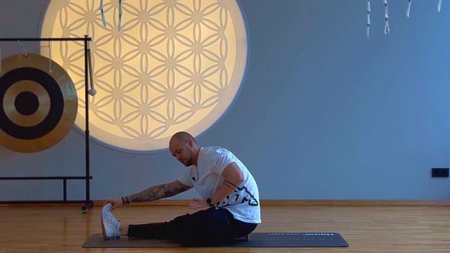 Растягивание ягодиц, квадрицепса, бицепса бедра (растяжка ног)