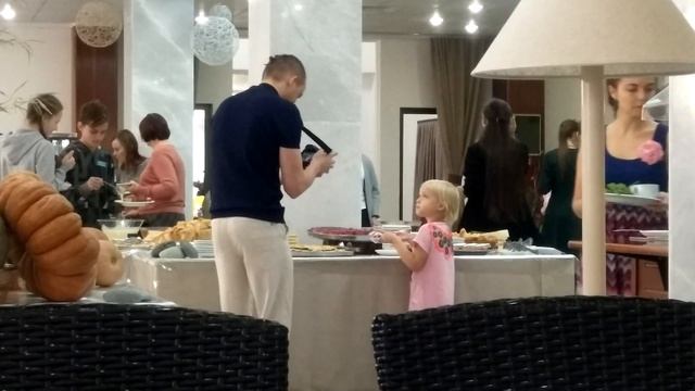 Обед в отеле #Самшитоваяроща #Пицунда смотреть онлайн