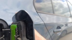 Как снять лючок бензобака Шкода Рапид. Skoda Rapid.