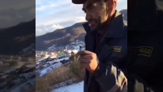 Бомж ДПСник в снежки не играет.