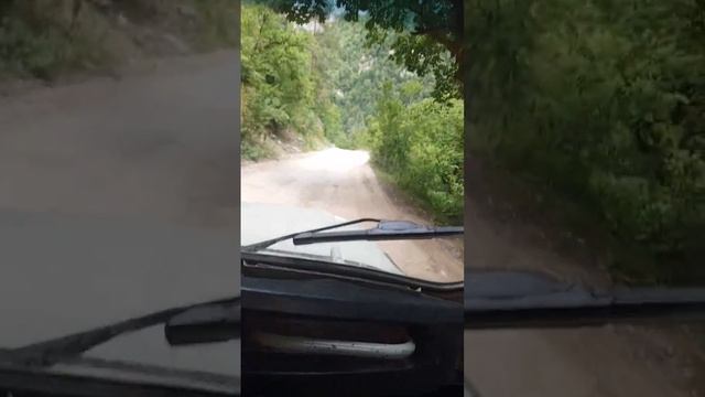 Дорога на Гегский водопад.