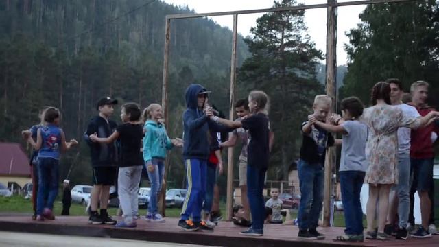 Меж отрядные танцы