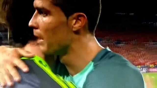 РОНАЛДУ ОБНЯЛ БЭЙЛА ПОСЛЕ МАТЧА • ПОРТУГАЛИЯ   УЭЛЬС • ЕВРО   2016