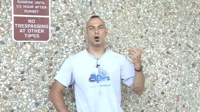 Основы паркура: перепрыгиваем стену!The basics of parkour: jump over the wall смотреть онлайн