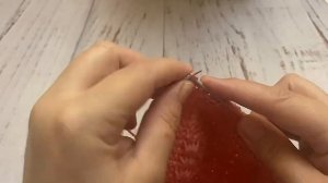 ЖИЛЕТ  СПИЦАМИ на ребенка 1-1,5 года +  Пинетки (12см ) на двух спицах без швов