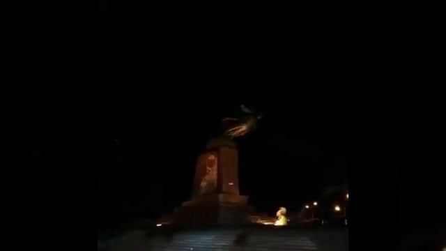 Как падал самый большой памятник Ленина в Харькове смотреть онлайн