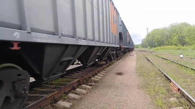 Отправление Тепловоза 2ТЭ10М-0751 Со Станций Металлист С Грузовыми Вагонами смотреть онлайн