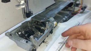 Швейная машина шьет назад