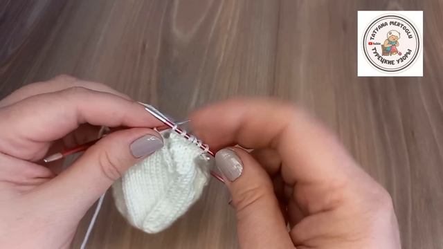Следки спицами с ажуром🧶 смотреть онлайн