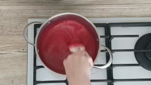 КАК ПРИГОТОВИТЬ КОНФИТЮР ИЗ КЛУБНИКИ ДЛЯ ТОРТА С КРАХ?