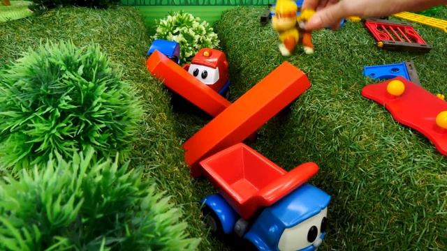 Щенячий патруль спасает грузовичка Леву. Детское видео. Машины сказки из игрушек смотреть онлайн