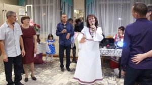 Мама жениха поёт песню красиво  на свадьбе марий суан Саша Таня