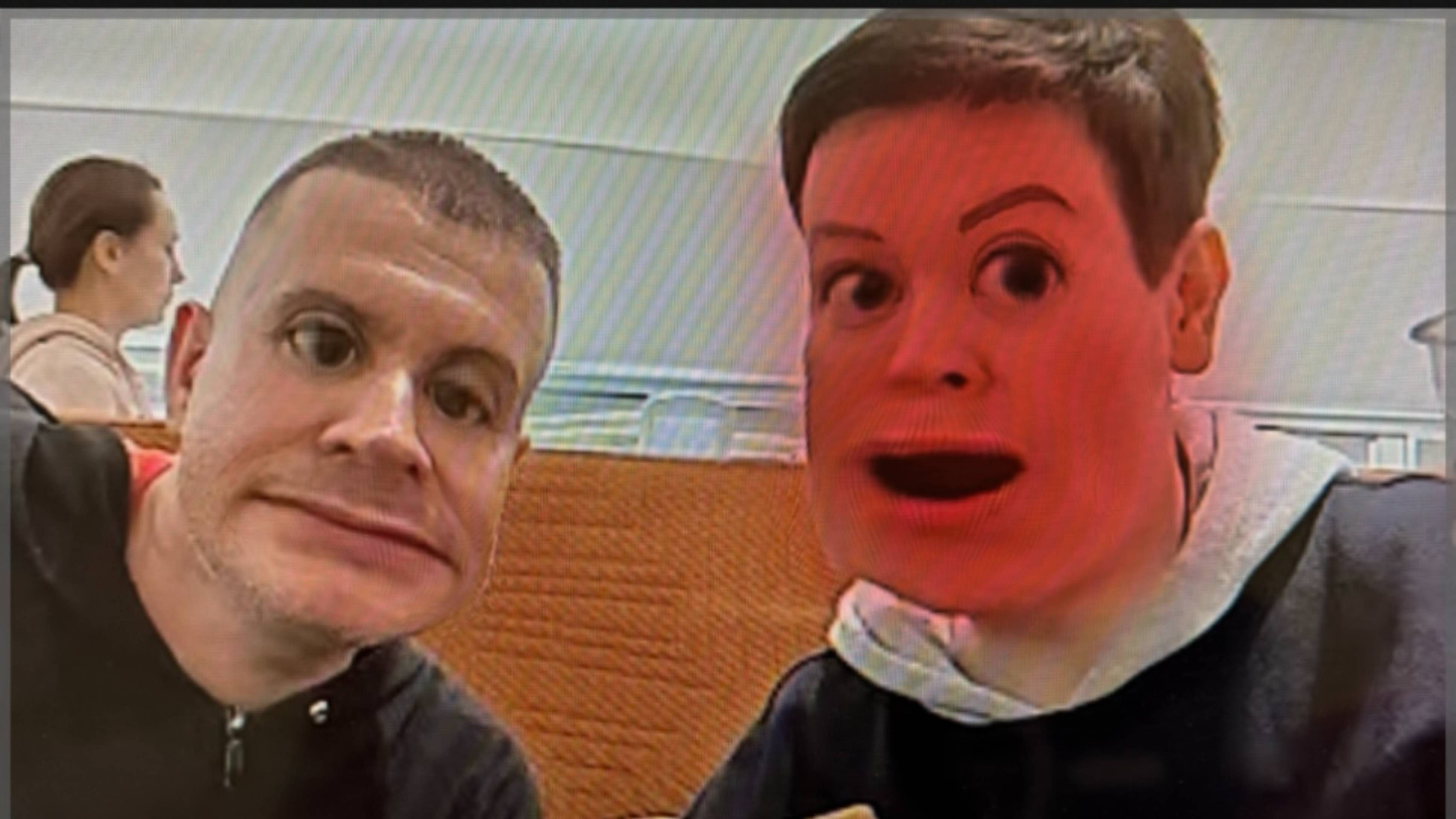 Я чилю на расслабоне👍Два василька впервые попали в приличное общество и принялись отбивать хавку🫢 смотреть онлайн