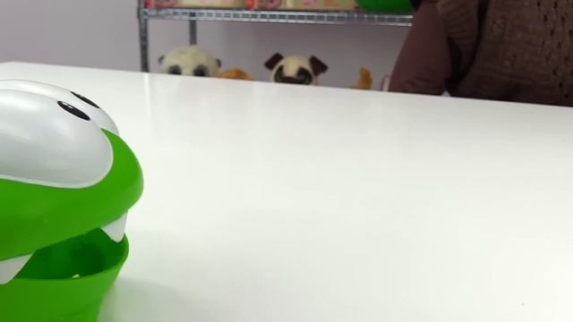 Мультик для детей. Ам Ням и Челси катаются с горки! смотреть онлайн