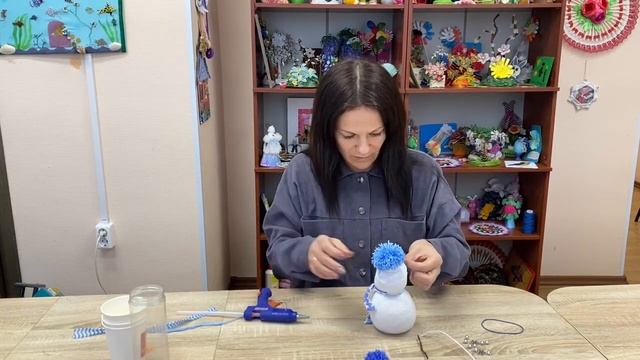 Игрушка-антистресс "Снеговик" из носка и крупы смотреть онлайн